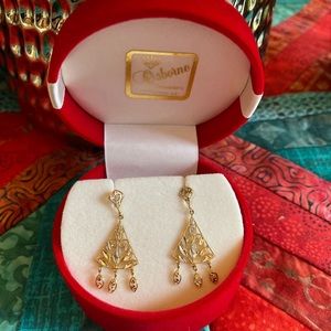 Gold dangle earrings.  Never worn.